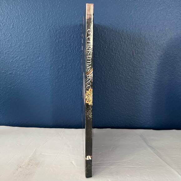 O Christmas Tree (Christmas Remembered, Book 4) by Leisure Arts - Picture 6 of 6